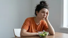 Was bei einer Frau darauf hindeutet, dass sie wahrscheinlich kein gutes Leben haben wird: 5 Anzeichen